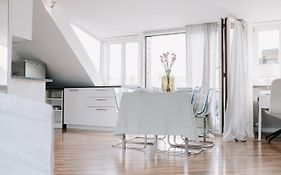 Appartement Residenz Panorama - Einzigartiges Loft im Herzen von Würzburg mit 2 Balkonen und Panorama-Aussicht!